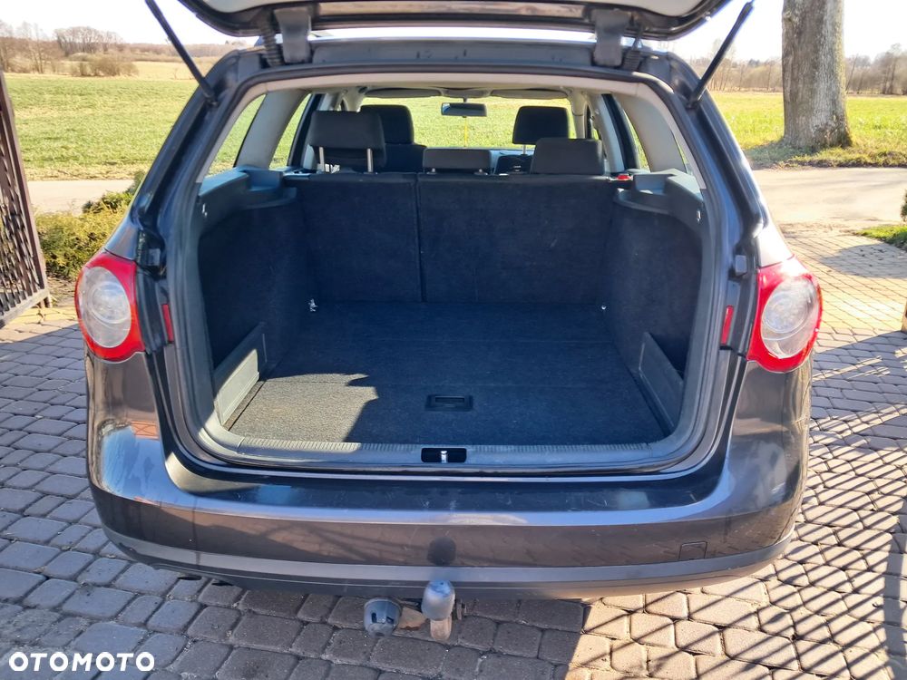 Volkswagen Passat - 12