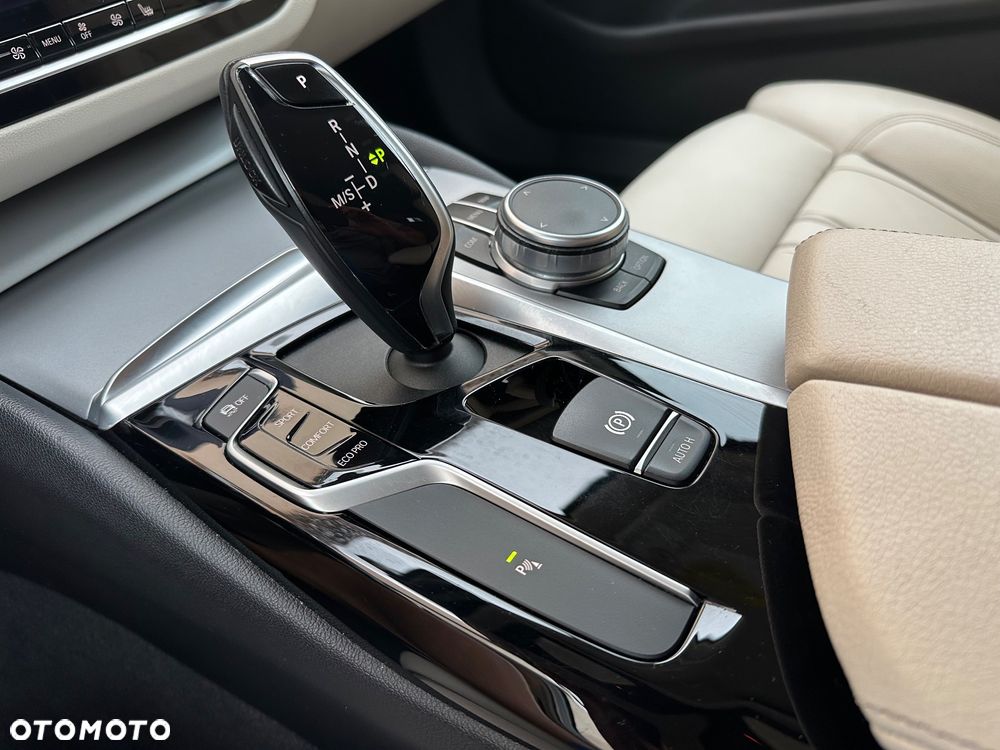 BMW Seria 5 520d Luxury Line sport - 16