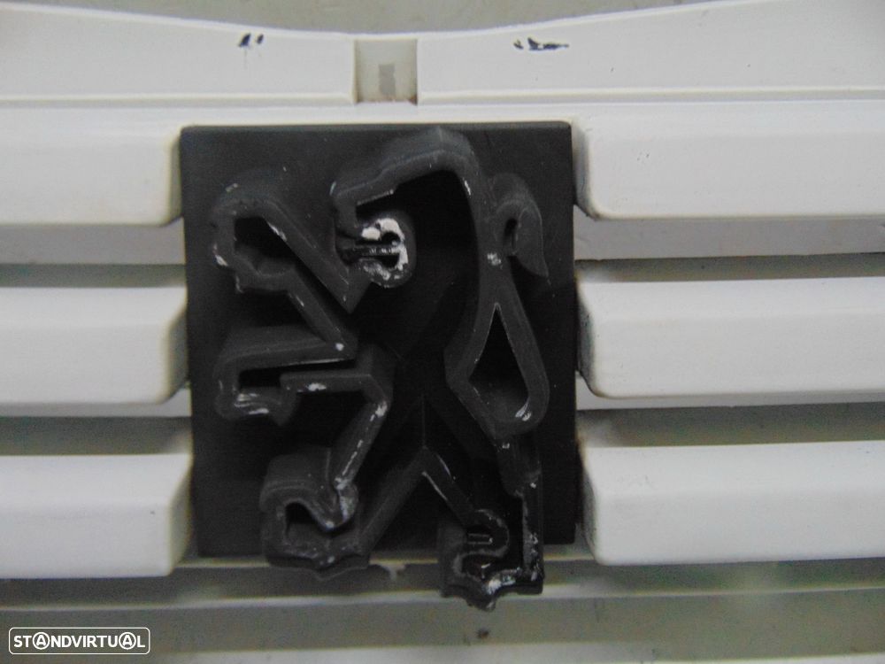 Peugeot 205 grelha/Placa central - 3