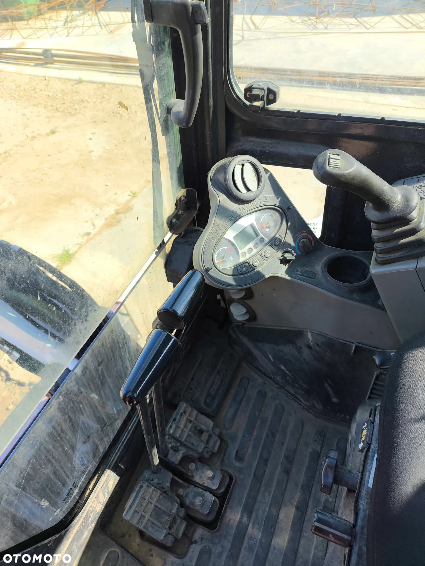 Bobcat E26 - 12