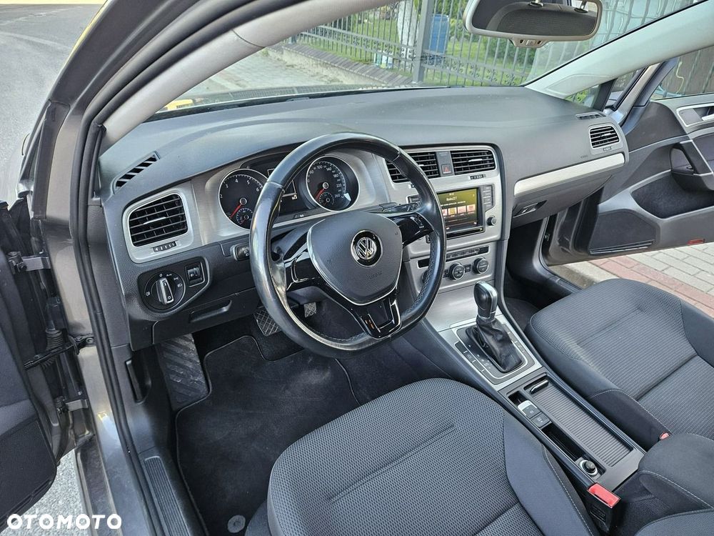 Volkswagen Golf - 8
