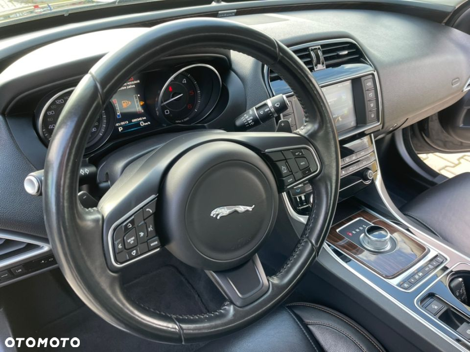 Jaguar XE 2.0 D AWD Prestige - 29
