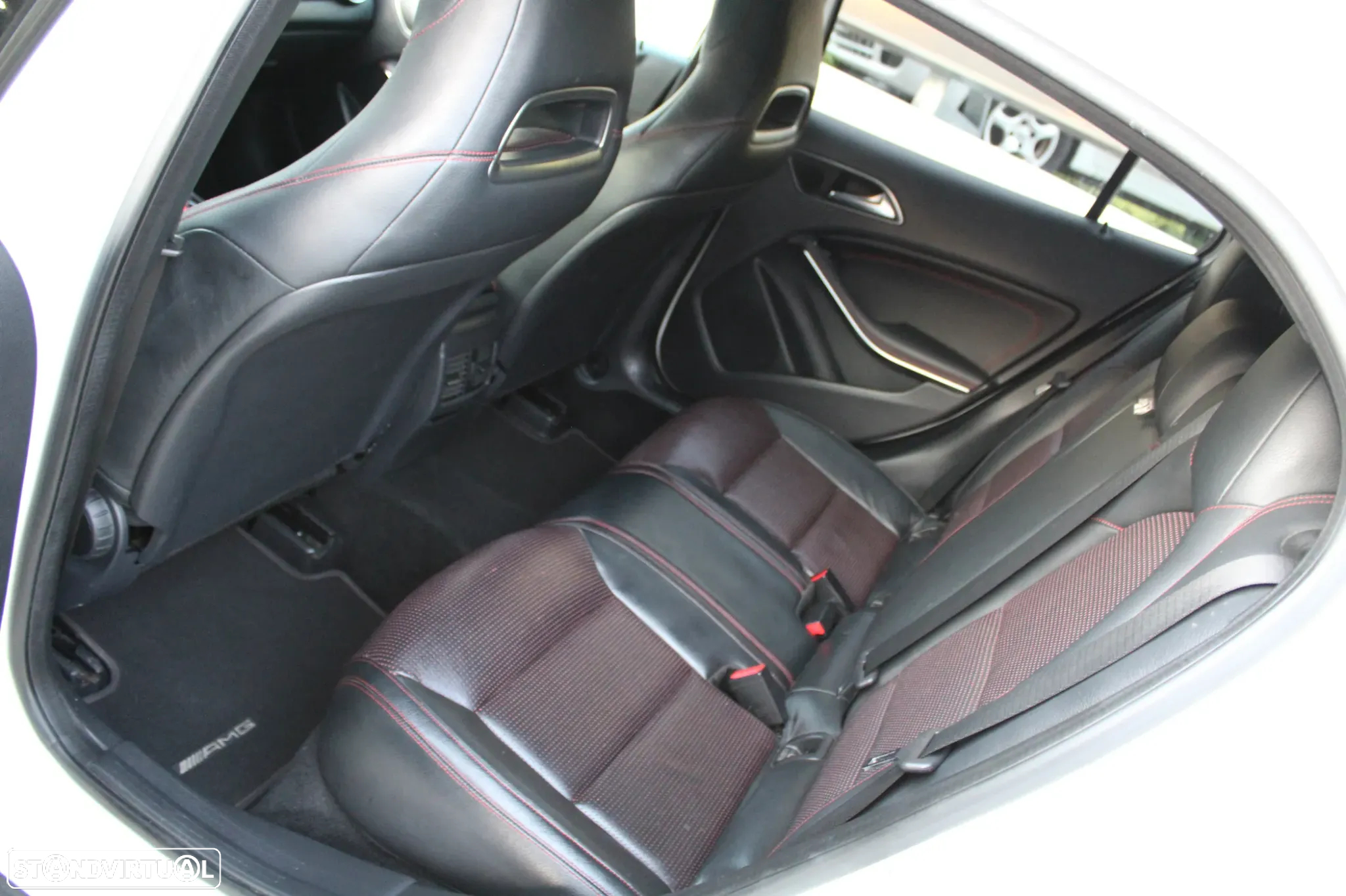 Mercedes-Benz GLA 45 AMG 4Matic 7G-DCT - 16