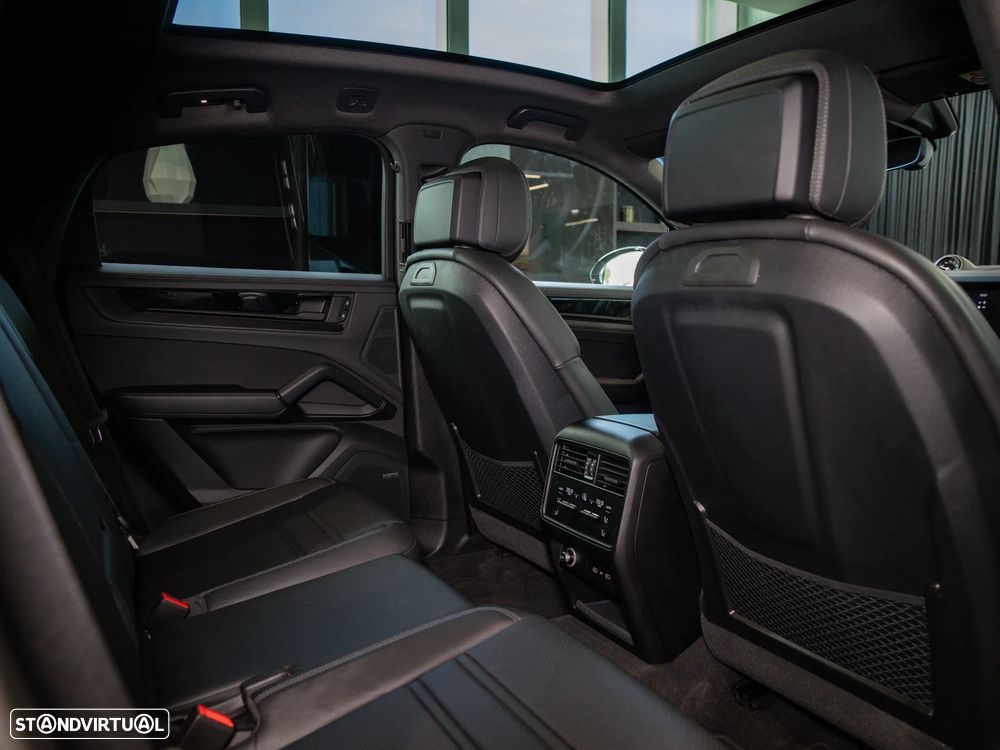 Porsche Cayenne Coupé E-Hybrid Black Edition - 40