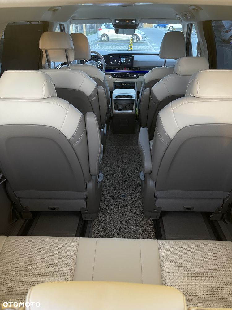 Kia Carnival - 24