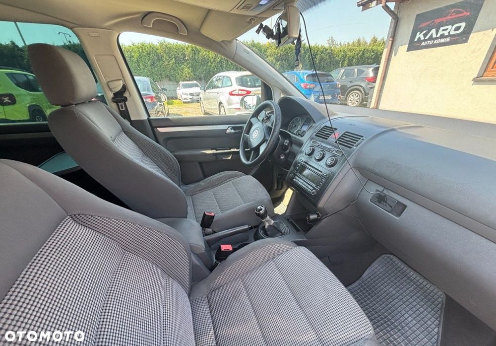 Volkswagen Touran - 16