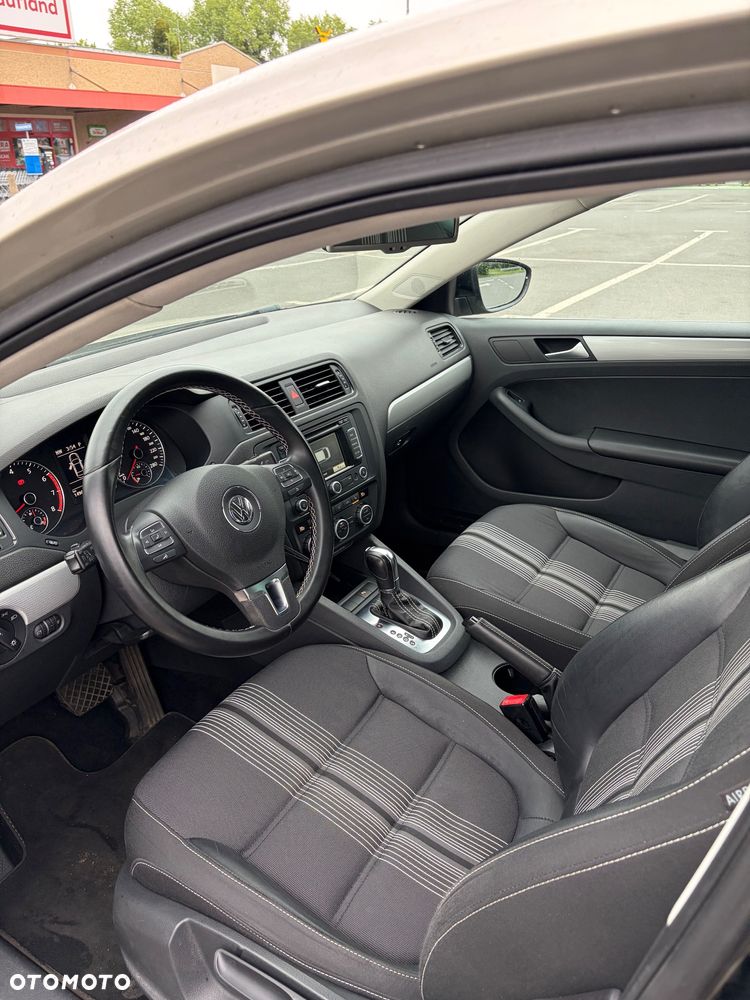 Volkswagen Jetta 1.4 TSI DSG Match - 26