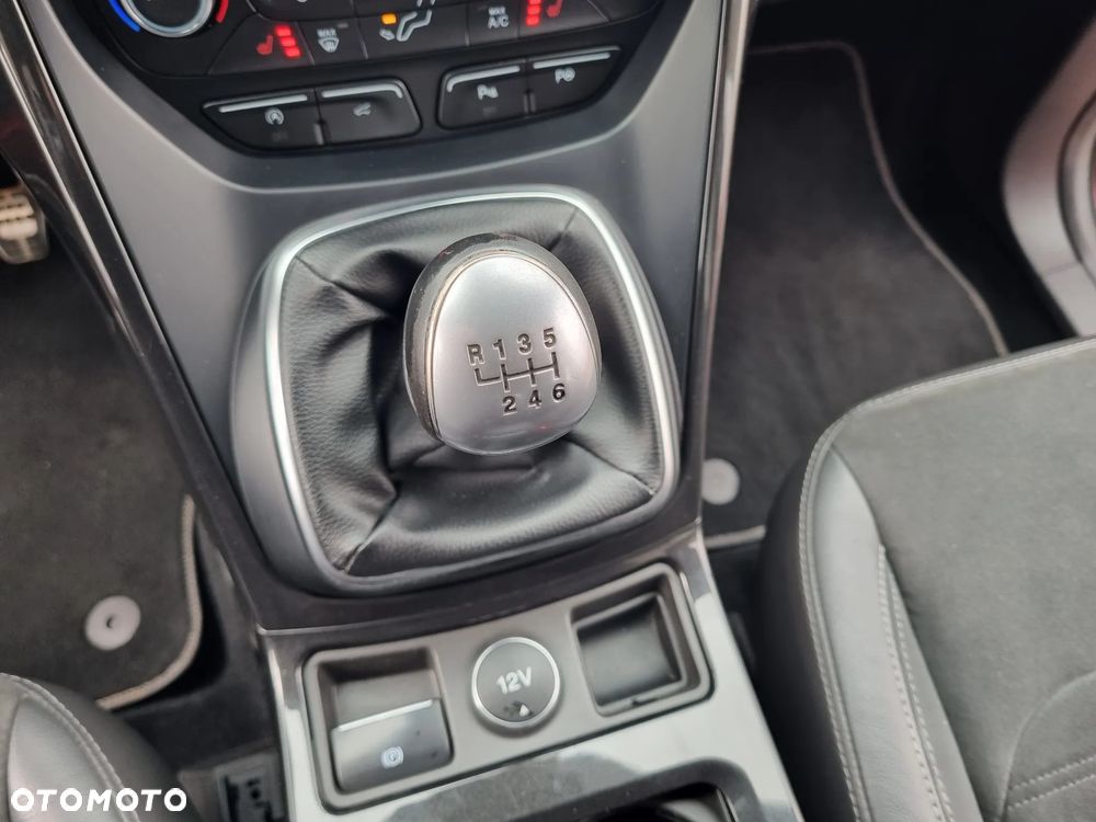 Ford Kuga 1.5 EcoBoost 2x4 ST-Line - 24