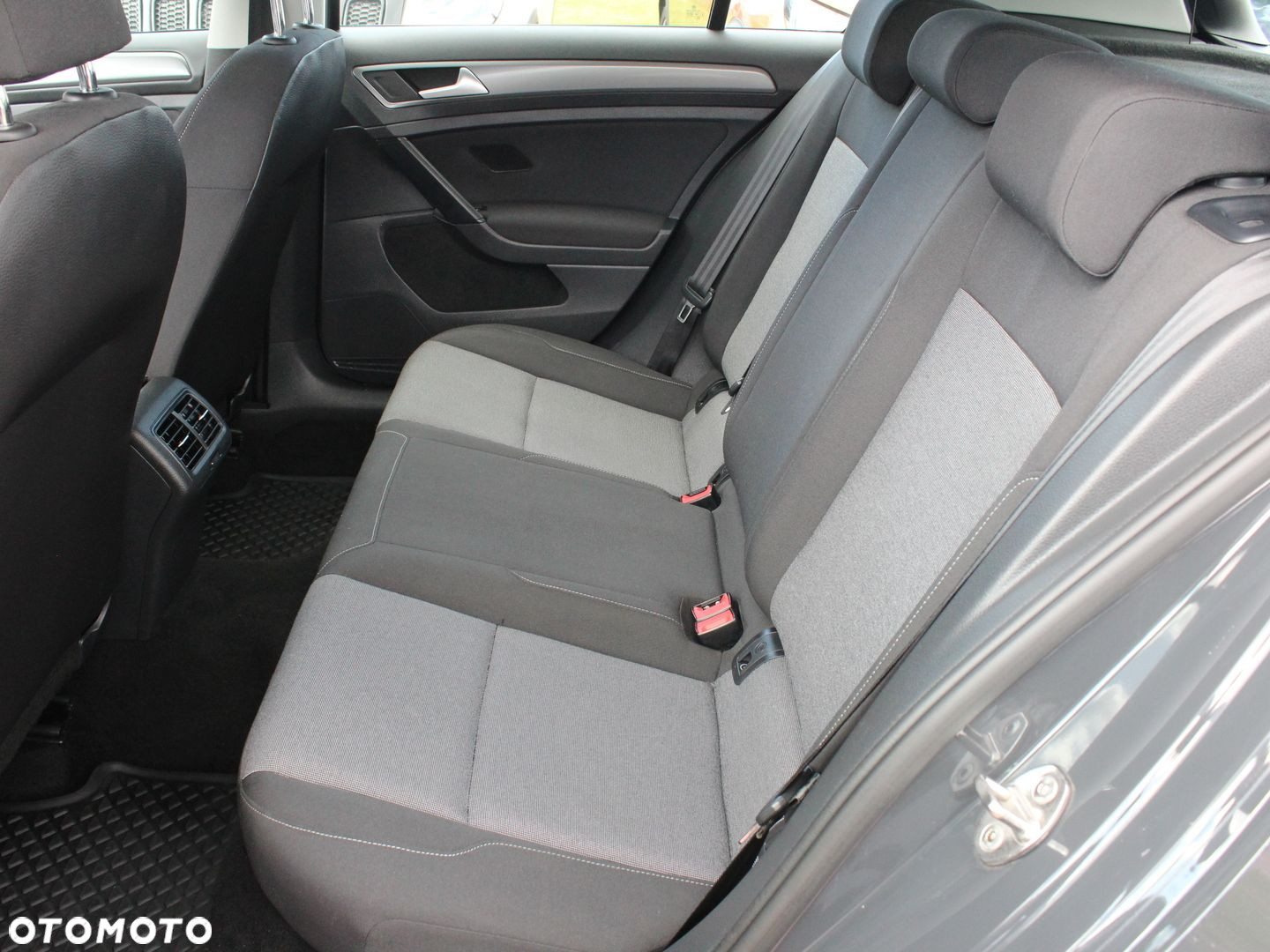 Volkswagen Golf - 8