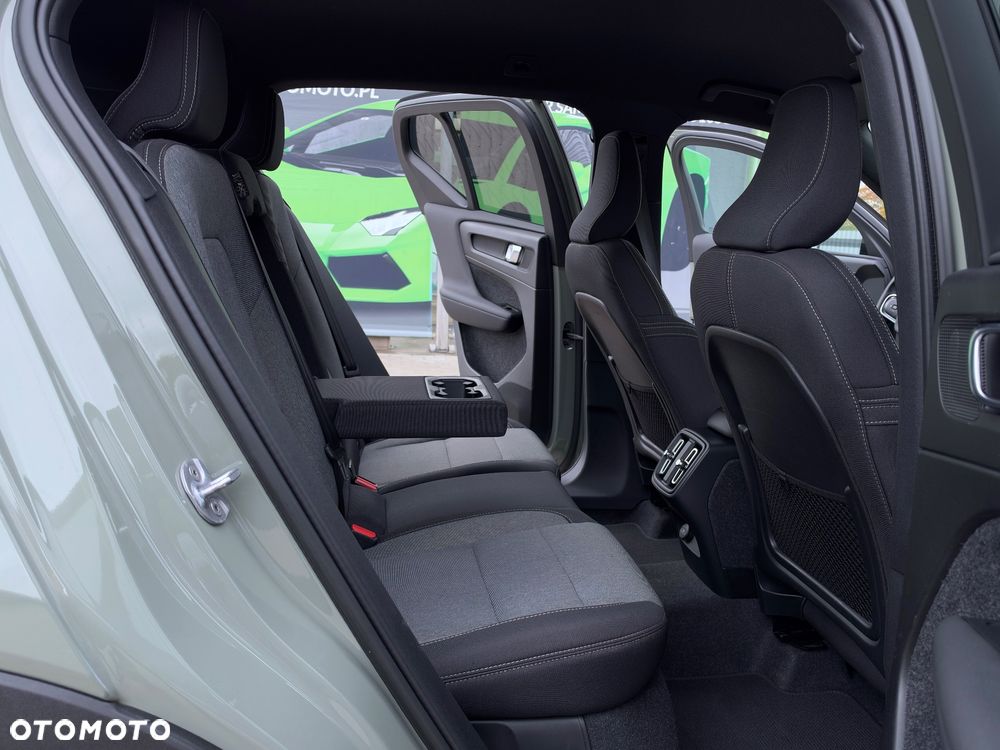 Volvo XC 40 B3 Plus Dark - 38