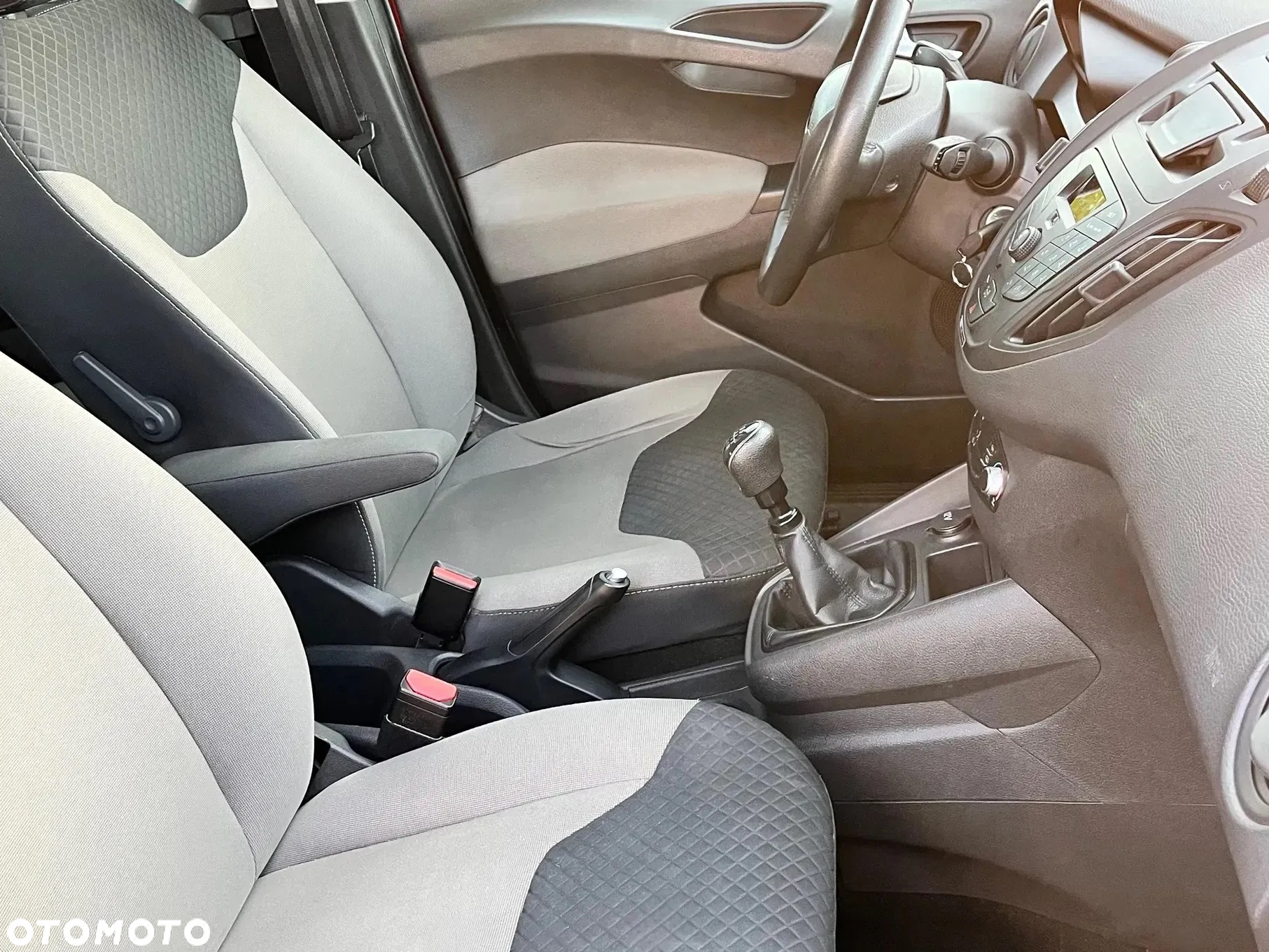 Ford Tourneo Courier - 15