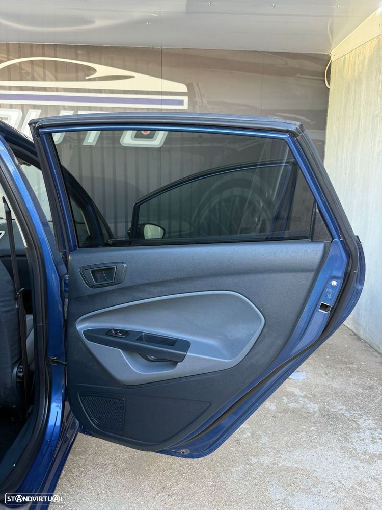 Ford Fiesta 1.25 Trend - 34