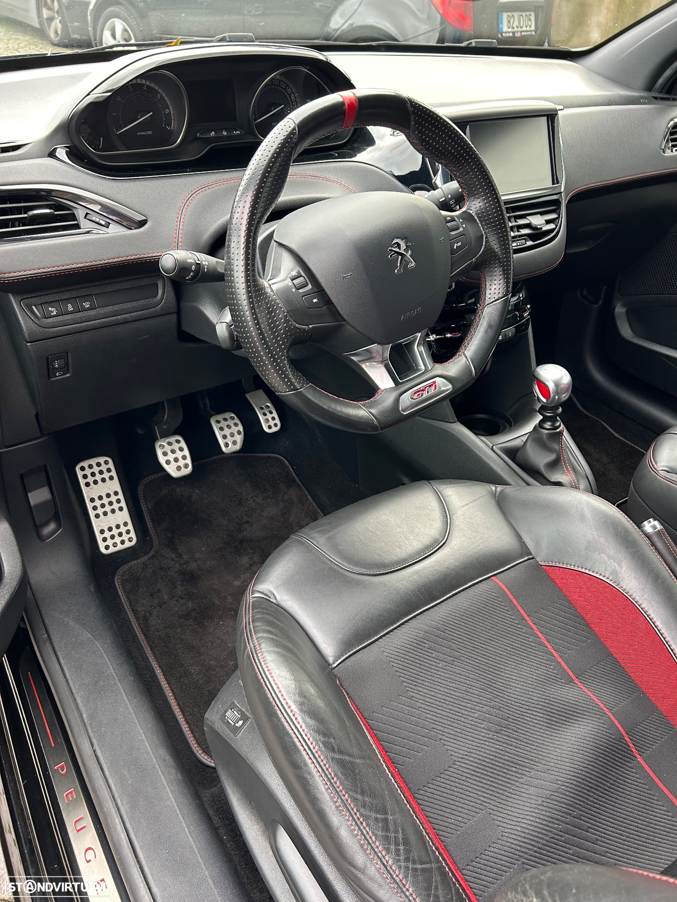 Peugeot 208 1.6 e-THP GTi - 8