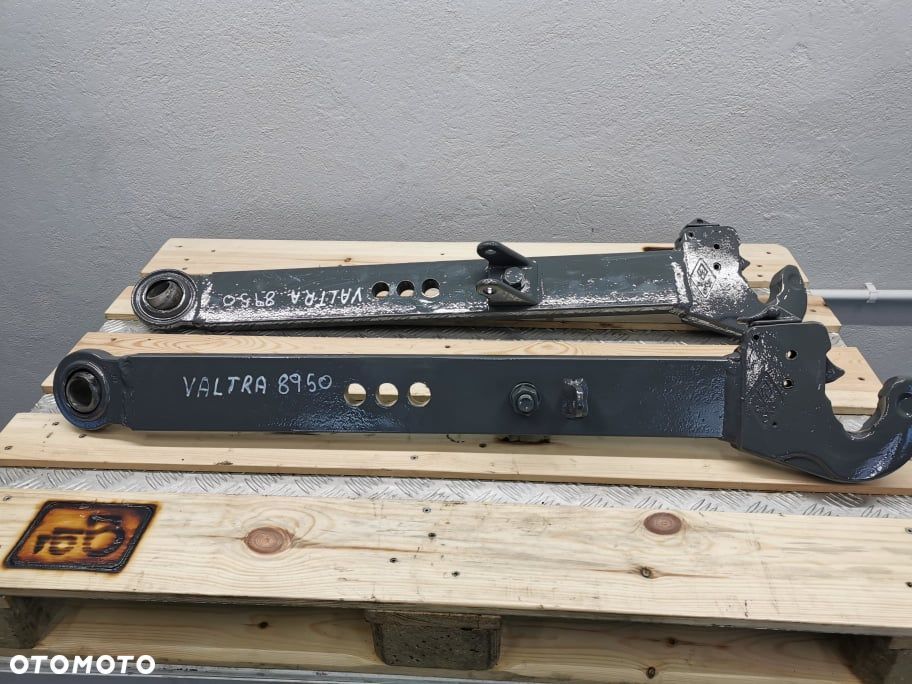 Ramię podnośnika Valtra 8950 {Dolne} - 1