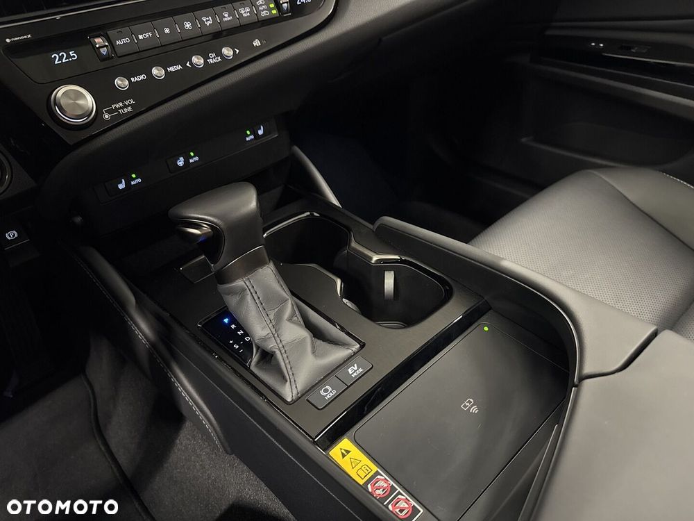 Lexus ES 300h Business Edition - 25