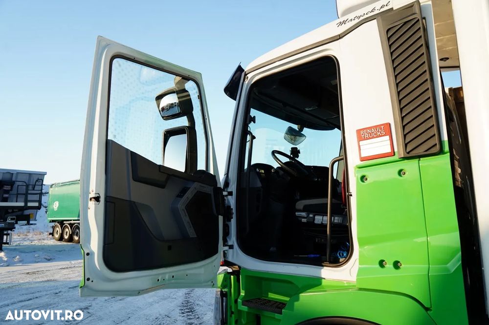 Renault T 430 / 6x2 / REFRIGERAT -9 M / UNITATE CARRIER SUPRA 1250 / platformă elevatoare / oblon rulant / punte de ridicare / direcție - 25