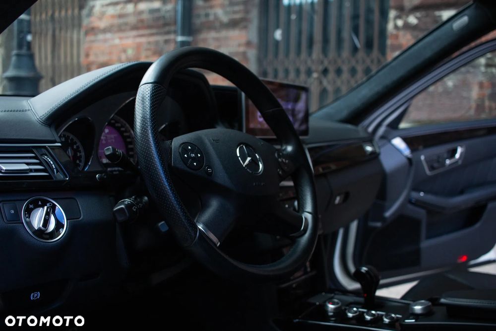 Mercedes-Benz Klasa E 63 AMG - 21