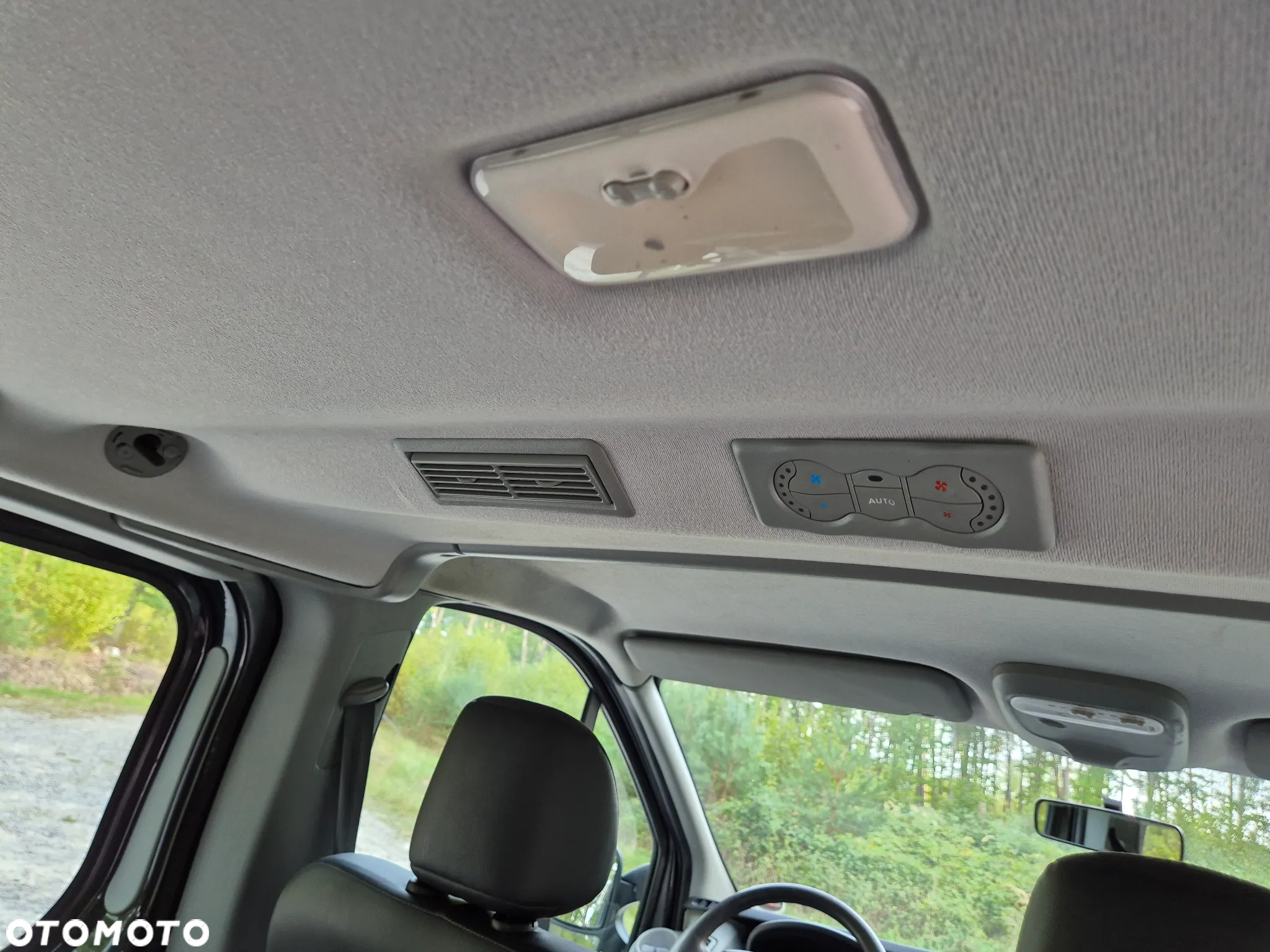 Renault Trafic 2.0 dCi 115 FAP Grand Passenger Black Edition - 26