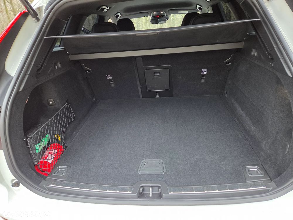 Volvo XC 60 B4 B R-Design - 16