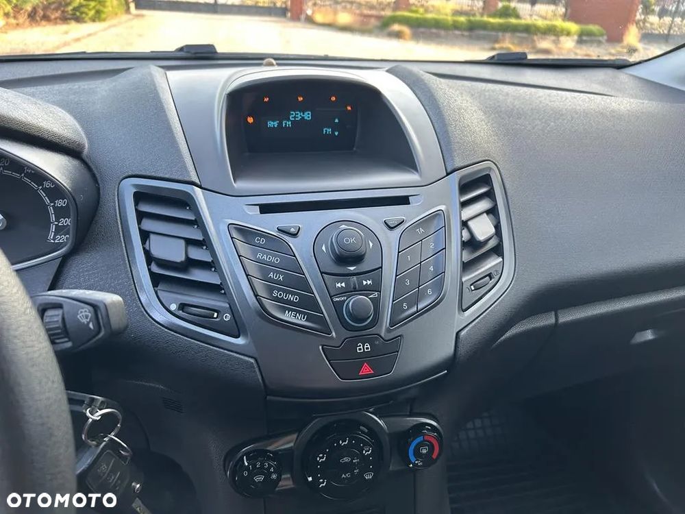Ford Fiesta - 24