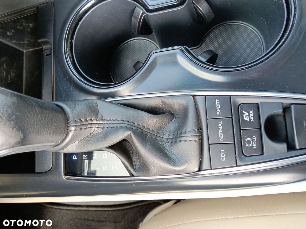 Toyota Camry 2.5 Hybrid Comfort CVT - 22