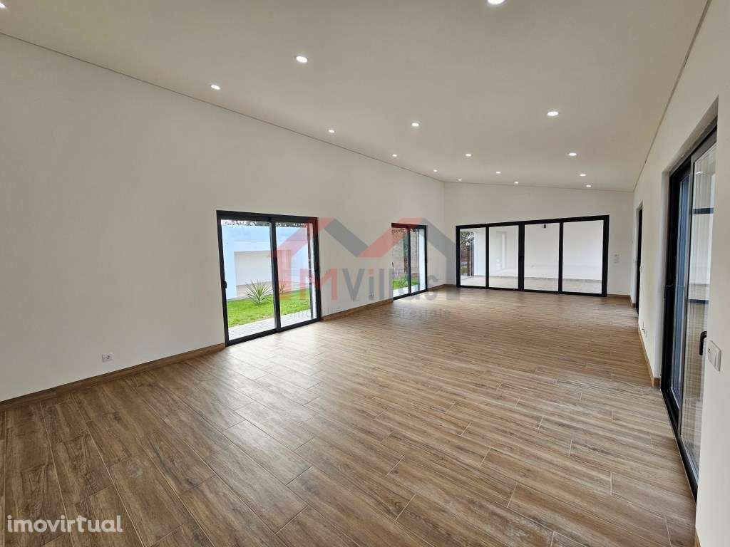 Moradia V3 com garagem e piscina - Loulé - Grande imagem: 2/29