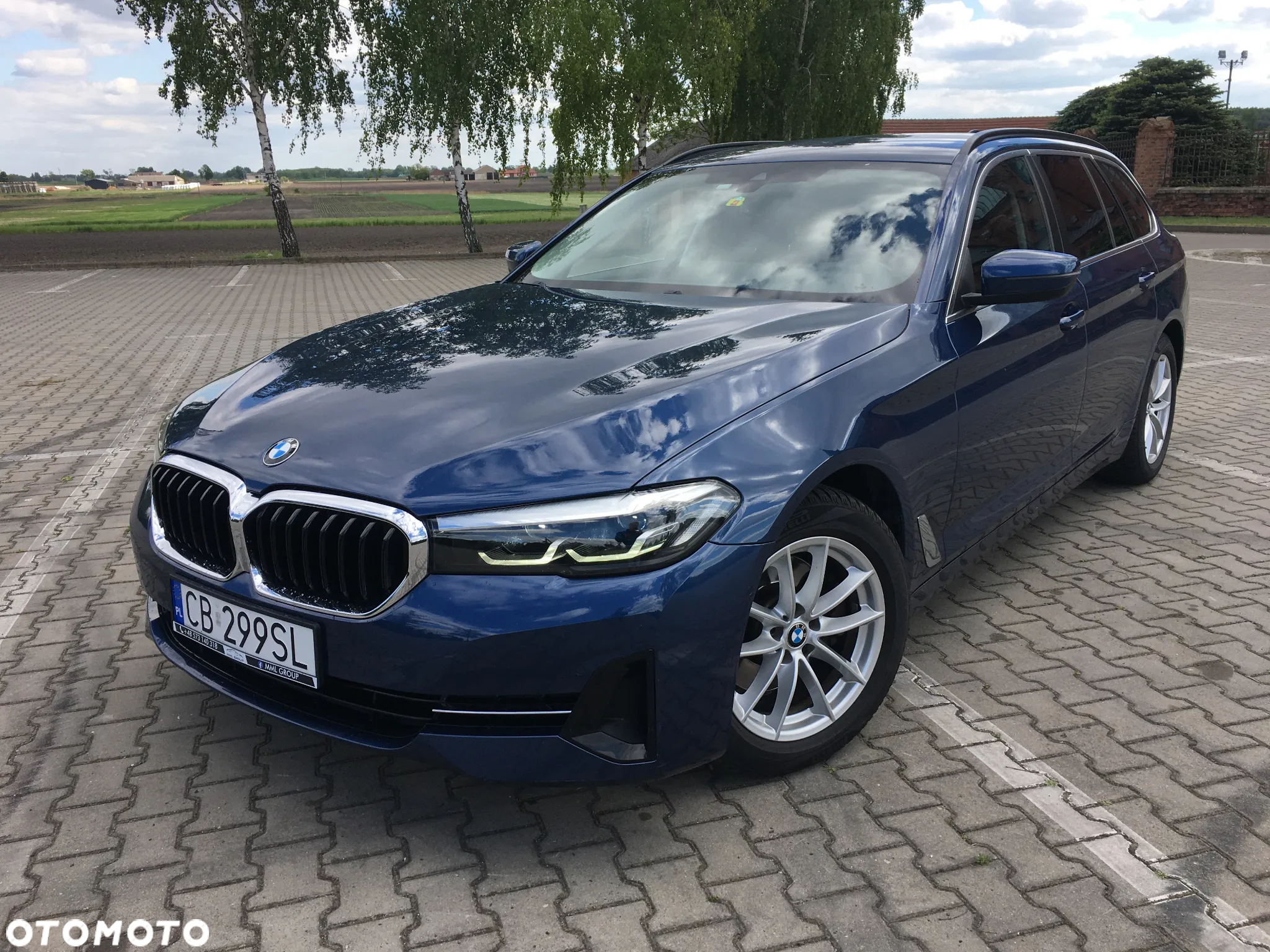BMW Seria 5 520d xDrive Touring - 2