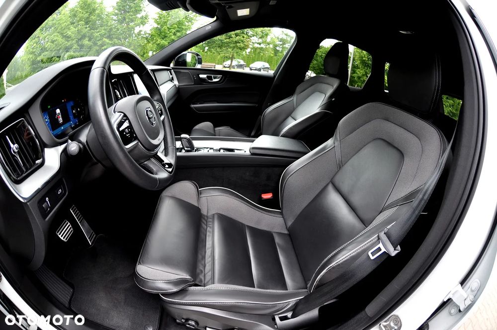 Volvo XC 60 B4 D AWD Ultimate Dark - 14