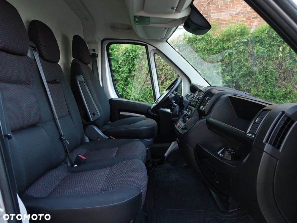 Peugeot Boxer 3-osobowy L2H2 średniak MAŁY PRZEBIEG - 9
