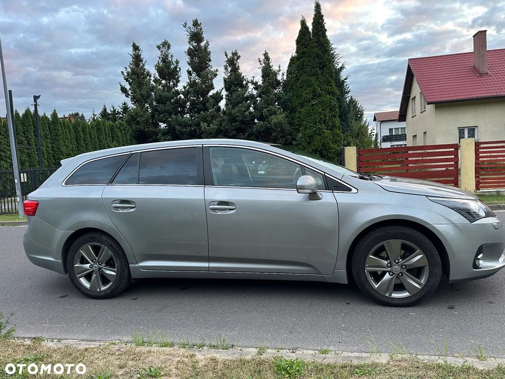 Toyota Avensis Combi 1.8 Executive - 3