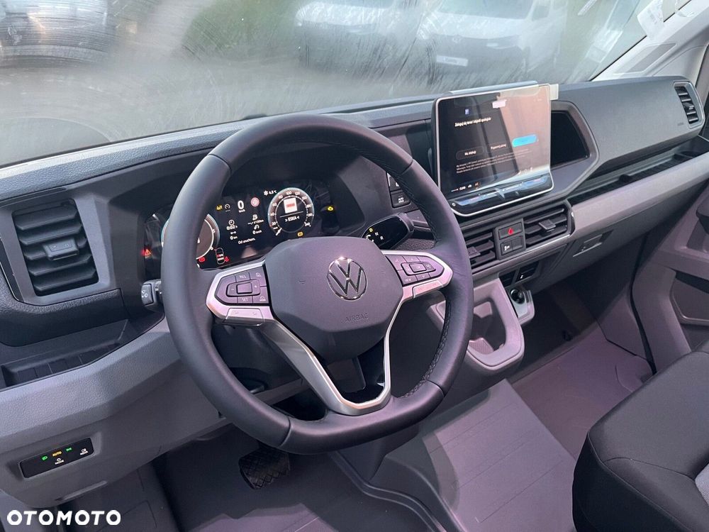 Volkswagen Crafter 35 Skrzyniowy z podwójną kabiną silnik: 2,0 l EU6 SCR 177 KM / skrzynia biegów: 4MOTION automatyczna 8-biegowa rozstaw osi: 4490 mm - 9