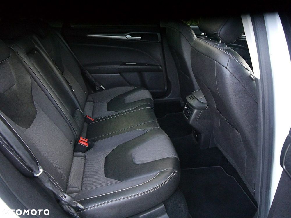 Ford Mondeo 2.0 TDCi Titanium X - 37