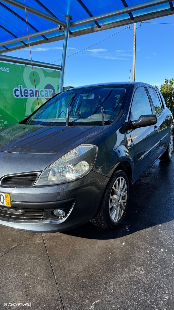 Renault Clio 1.2 16V Confort - 2
