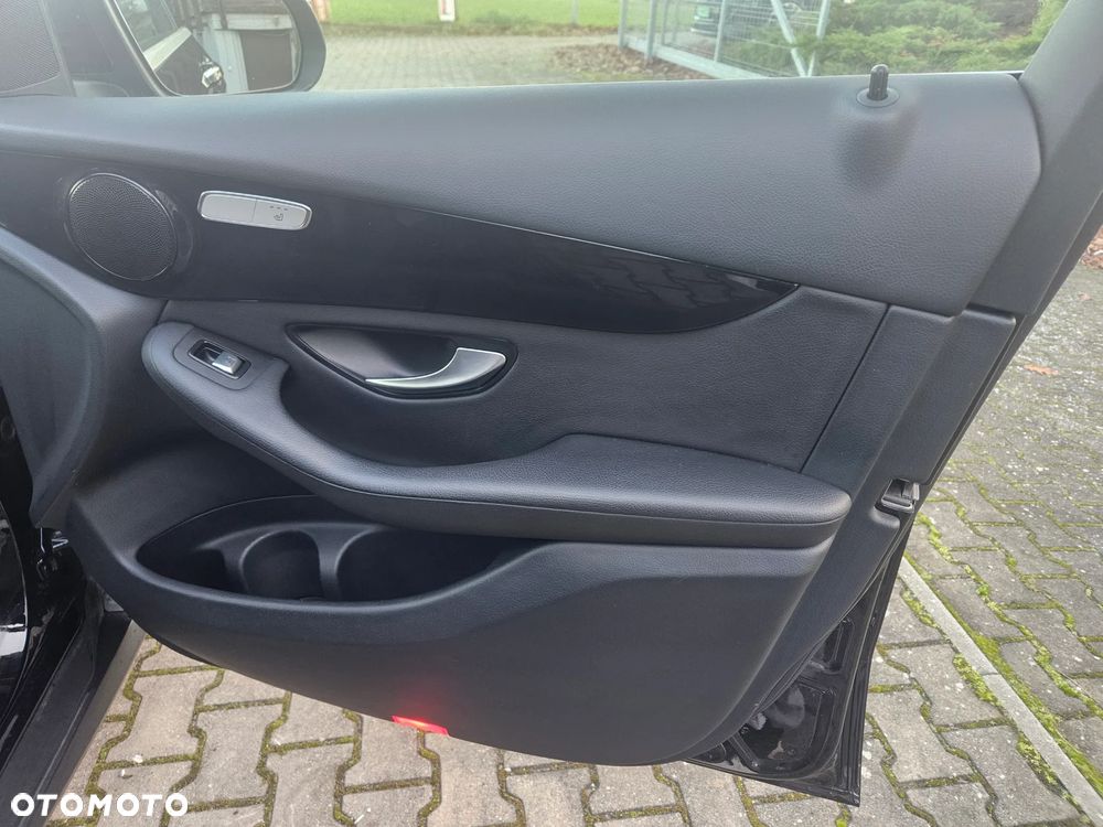 Mercedes-Benz GLC 300 e 4-Matic - 19