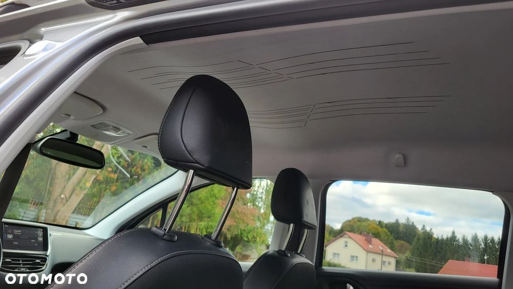 Peugeot 2008 1.2 Pure Tech Allure S&S - 14