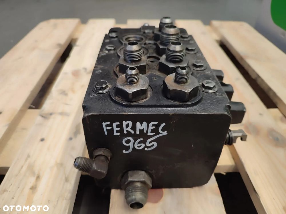 Rozdzielacz hydrauliczny 161B0014 319D28348 Fermec 965 - 5