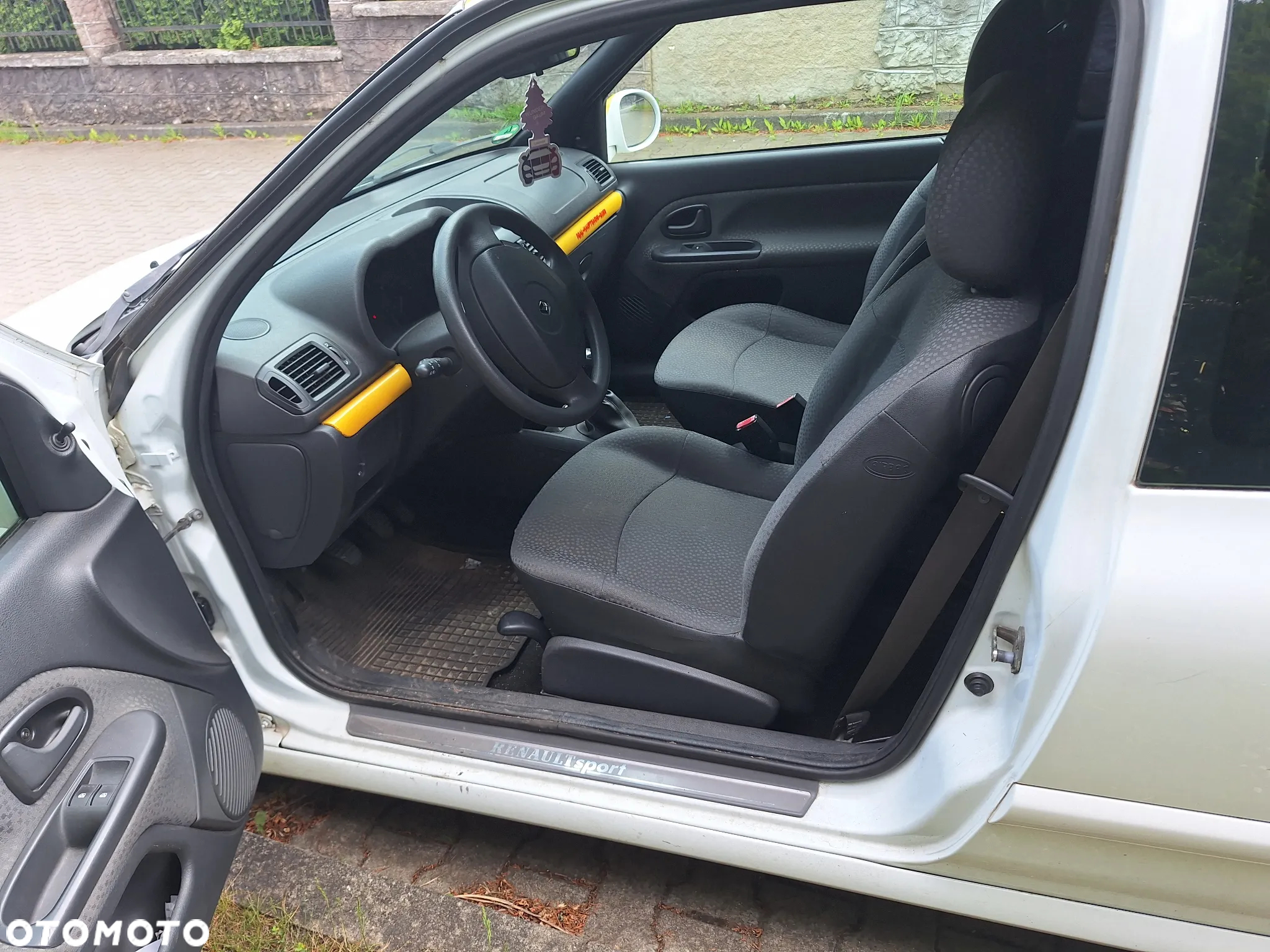 Renault Clio 1.2 16V Campus - 9