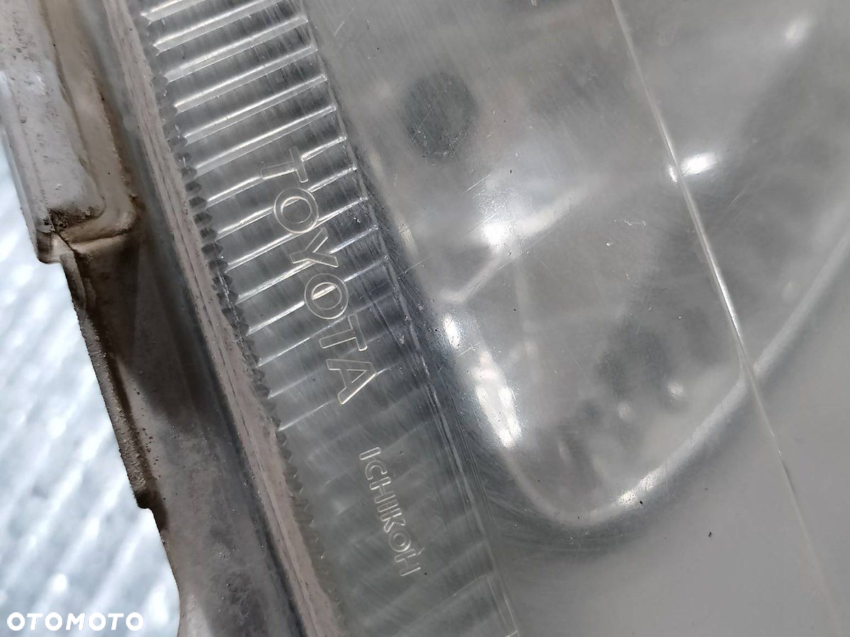 LAMPA PRZÓD PRAWA TOYOTA YARIS I ( 99-05 ) - 2