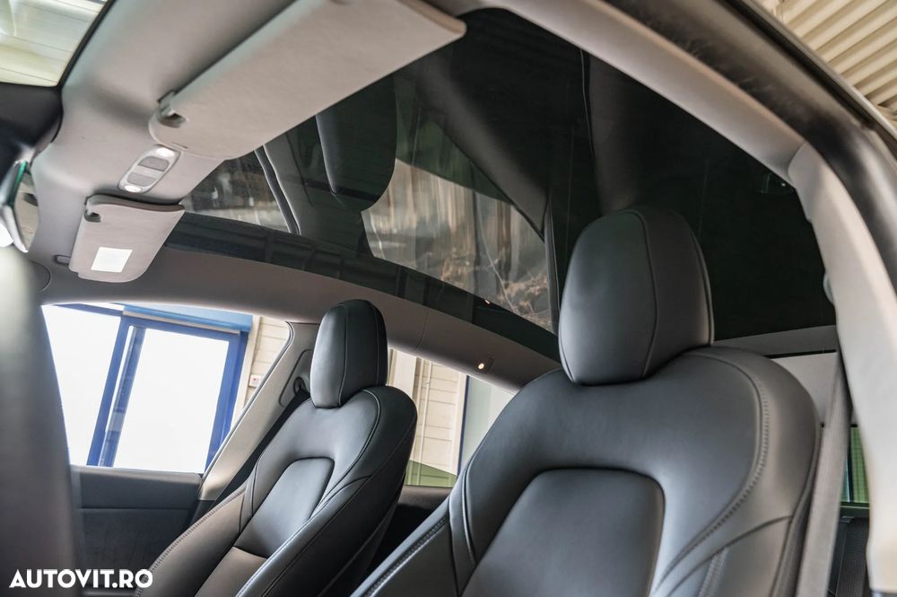 Tesla Model Y - 28
