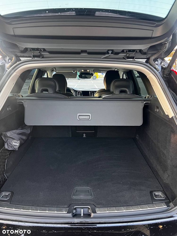 Volvo XC 60 B4 D AWD Geartronic Momentum Pro - 22