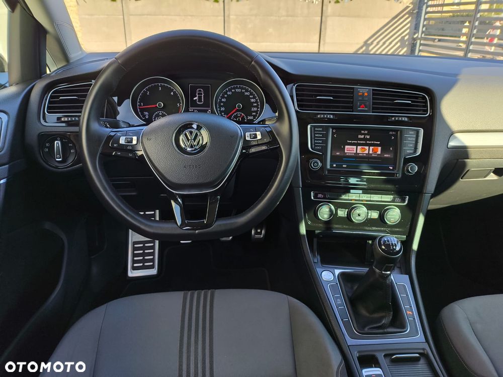Volkswagen Golf - 27