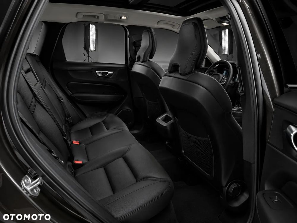 Volvo XC 60 B4 D AWD Ultimate Bright - 11