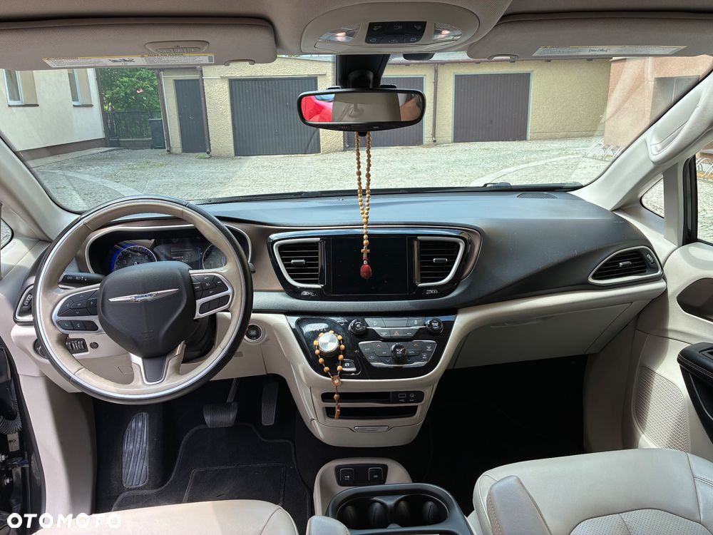 Chrysler Pacifica - 8