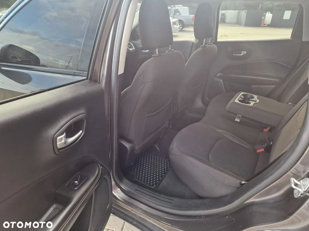Jeep Compass - 12