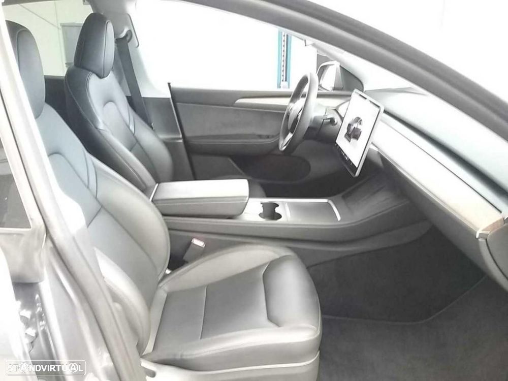 Tesla Model Y Long Range Dual Motor AWD - 6