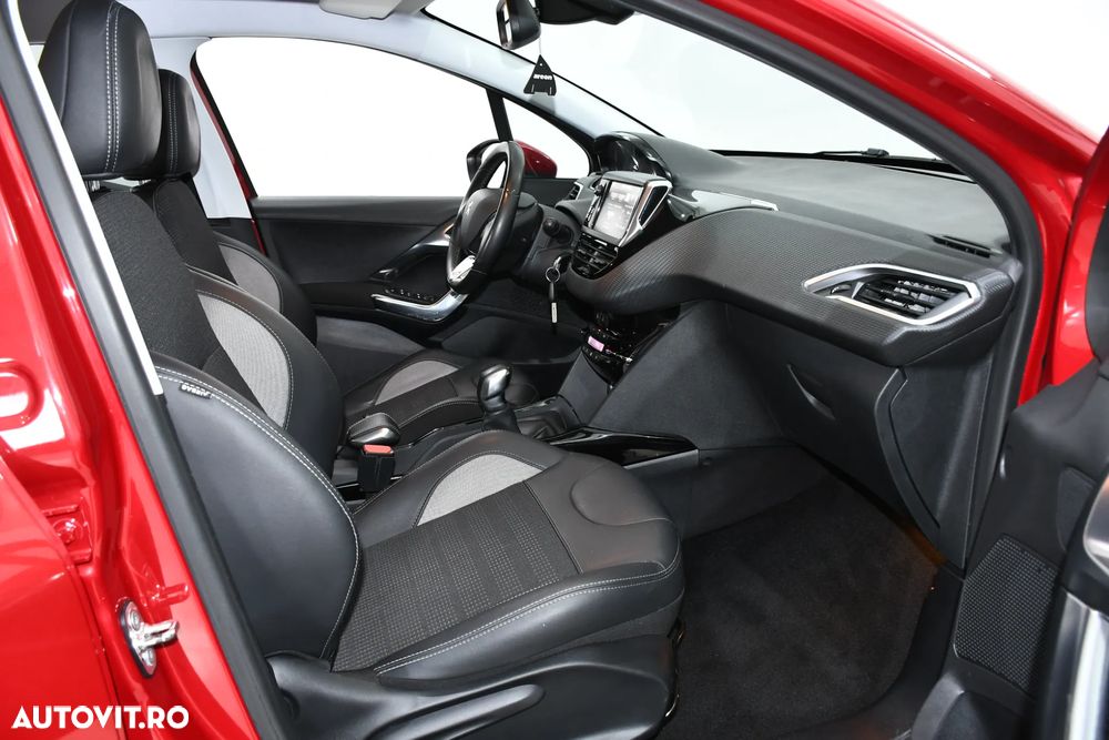 Peugeot 2008 1.2 L PureTech Turbo S&S Allure - 6