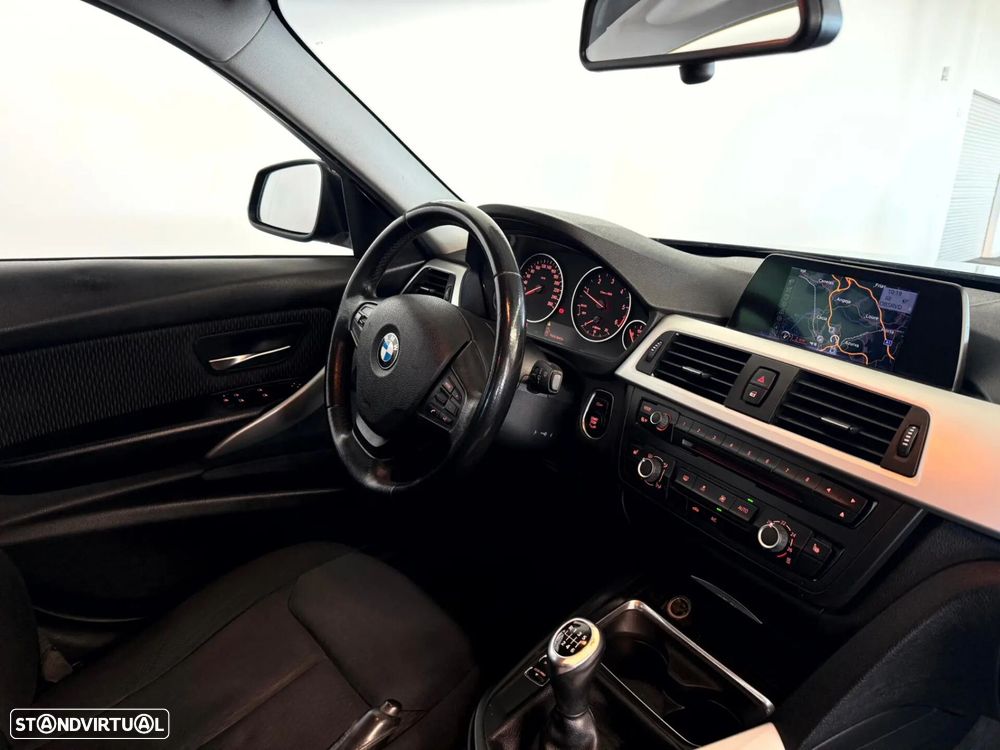 BMW 318 d Navigation - 21