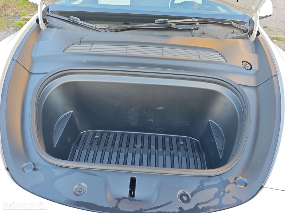 Tesla Model Y Long Range Dual Motor AWD - 40