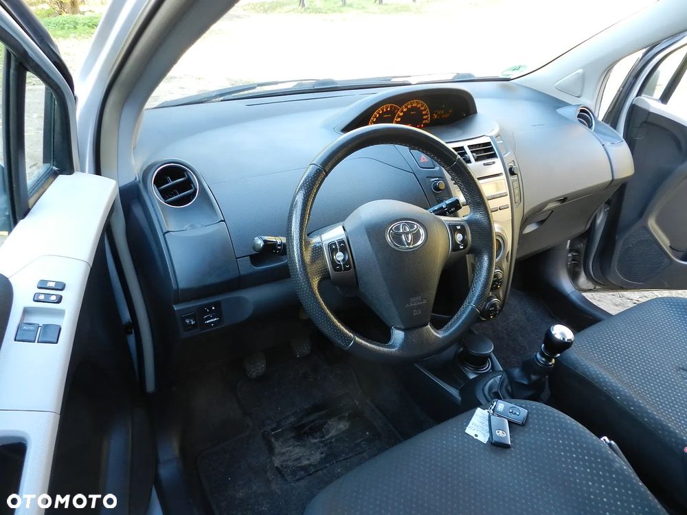Toyota Yaris - 12