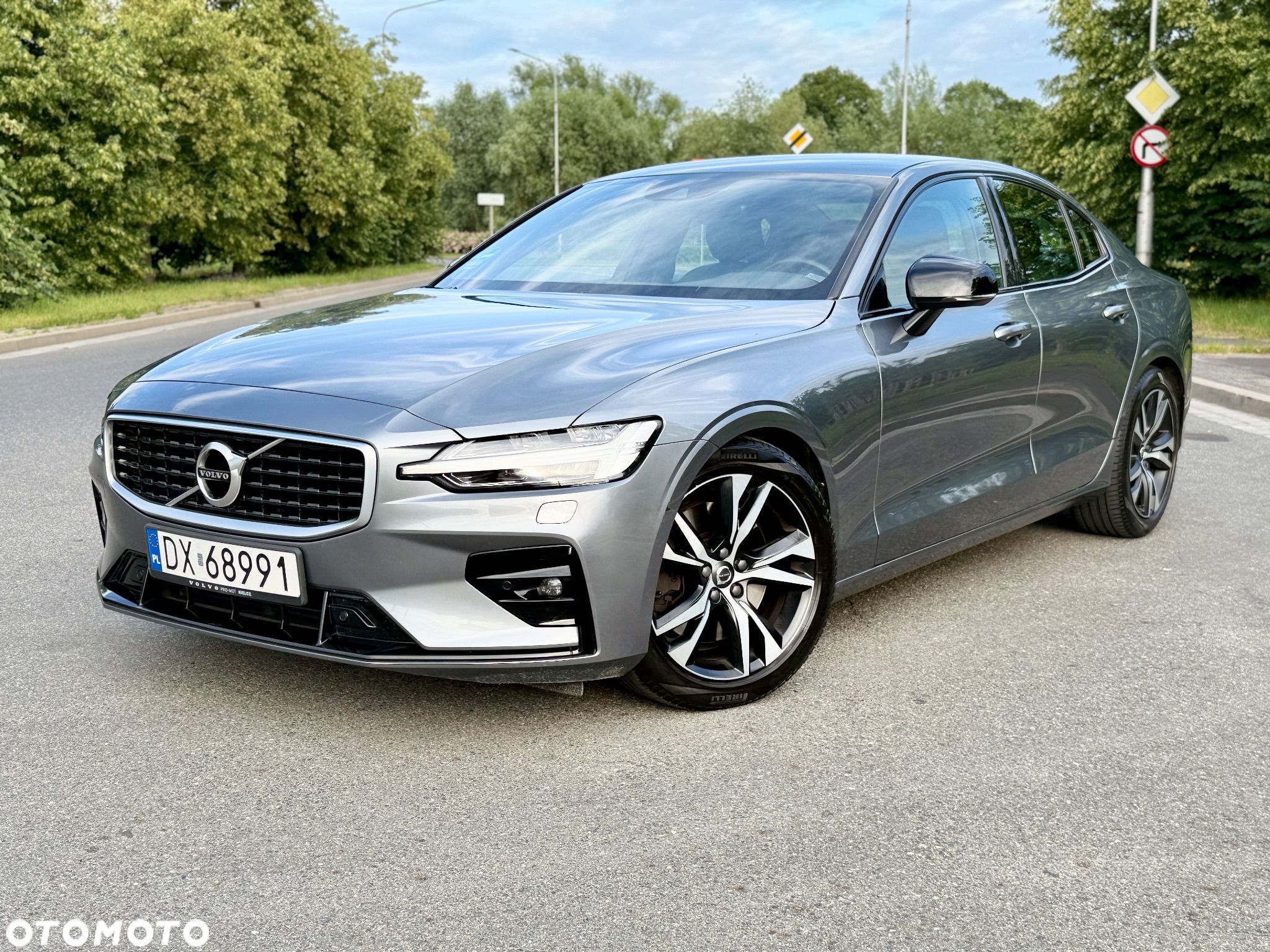 Volvo S60 T5 R-Design - 1